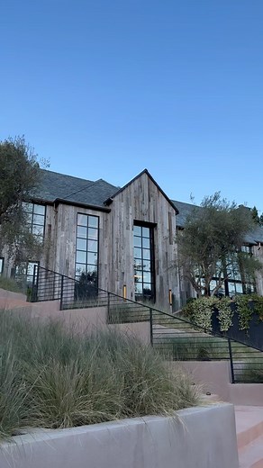 📍Beverly Hills, CA • $44,800,000 Built & design by @max_la | @nobel.la 📽️ @beverlyhills.realestate x @oneshotprods Join us at @BEVERLYHILLS.REALESTATE #beverlyhillsrealestate #architecture #luxury #mansion #realestate | BEVERLY HILLS REAL ESTATE