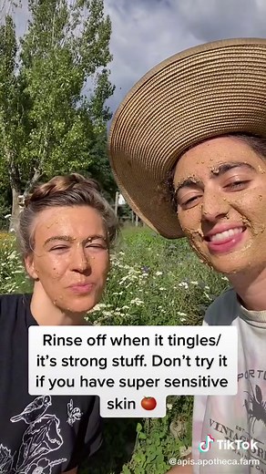 DIY Tomato Exfoliating Mask | Skincare Routine