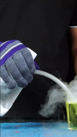 Smoke bubble soap from dry ice