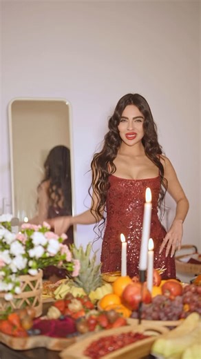 Rojan Tajfar on Instagram‎: "خودم اسمتو فریاد میزنم….😍❤️ یلداتون مبارک🍉😍 Music: @arminor_music @tiwanband @javadganjali_official 🎥: @omidjavan_official"‎