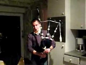 Joyeux anniversaire à la cornemuse