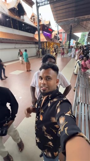 Ananthu royal snapperz on Instagram: "Mini vlog #minivlog❤️ #guruvayoor #photographers #trending #instagood #weddingphotography #weddingkerala #weddingvideos"