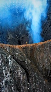 Mount Bromo (Javanese: ꦒꦸꦤꦸꦁ ꦧꦿꦩ) sits at 2,329 meters (7,641 ft). This is an active somma volcano part of the Tengger mountains in East Java, Indonesia. Since 1767, more than 60 eruptions have been recorded, with the last being in 2016. Have you been here? 🤔🌋 🎥 IG: Canro.simarmata #ausgeo #volcanoeruption #volcano #indonesia #discoverearth #adventuretravel | Australian Geographic