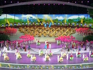 Shanghai kicks off World Expo with lavish show