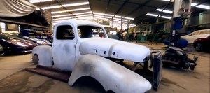 109K views · 1.1K reactions | A esta camioneta le falta toda su estructura base, por lo que el equipo del taller deberá armarla con un chasis que tenían guardado, comenzando el plan de restauración #Mexicanicos | Mexicánicos | Facebook