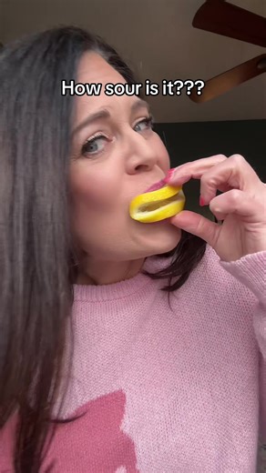 Oh my goodness there is a brand new Built Puff Sour, which we have all been waiting for! This is Pink Lemonade Squeeze! It’s sour, it’s sweet, it’s just about perfect! #Sour #SweetAndSour #SourPuff #PinkLemonade #BuiltPuffNewFlavor