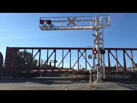NS 3664 Leads Manifest East | Lincoln St. Railroad Crossing, Muncie, IN