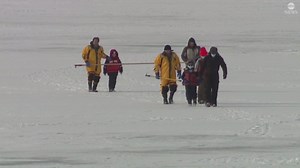 10 rescued from ice floes on Lake Erie
