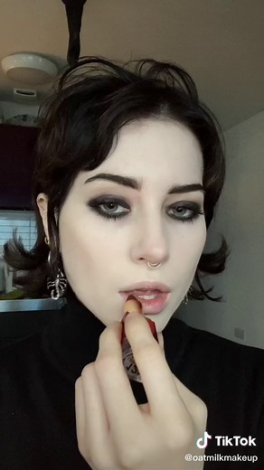 ok you know what with this makeup i actually don’t hate the new hair #winonaryder #grungemakeup #grungeaesthetic #90smakeup #90sgrunge