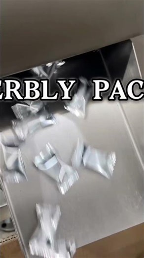 #candy packing machine #factory #High-speed fully automatic candy pillow packaging machine