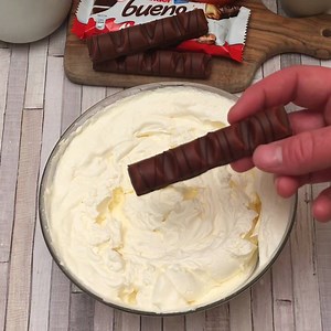 37M views · 26K reactions | Mousse Kinder Bueno ! ...et la p'tite cuillère est interdite :) | Chefclub | Facebook
