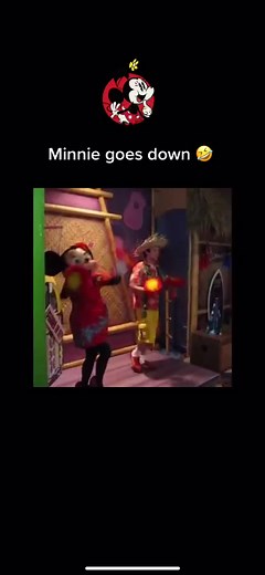 Minnie takes a fall #disney #minnie #minniemouse #mickeymouse #disneyparks #disneytiktok #blooper #funny