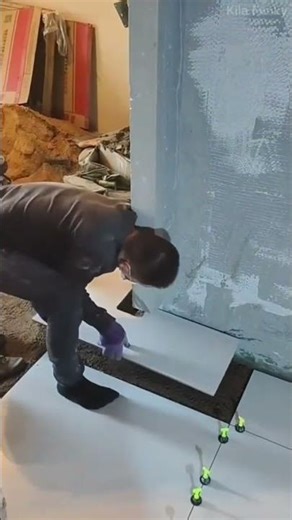 Precision Tile Installation Using Leveling Clips for Perfect Alignment