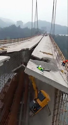 Heavy Excavator Triggers a Sudden Bridge Deck Collapse in Seconds