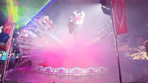 77K views · 1.3K reactions | The Spanish showman certainly know how to do a show on a set of Frogs  Like in the UK, the "Jump n Smile" ride type can be found all over Spain, and they all seem to come with full on party mode activated!  This video was filmed at the Feria de Navidad Alicante last weekend  | Diary of a RollerCoaster Girl | Facebook
