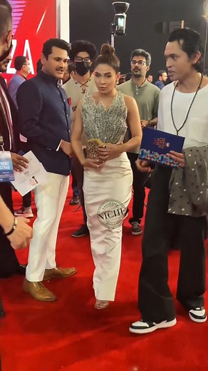 Ayesha Omar Shines at HUM Style Awards 2021