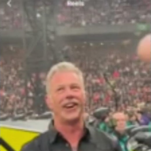 James Hetfield of Metallica Enjoys Megadeth's 'Peace Sells' in Concert
