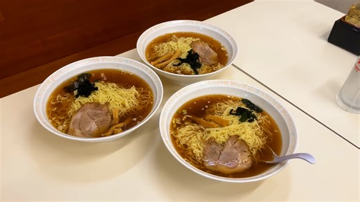 Most people don't finish one! - Randy vs Triple ramen challenge in Japan