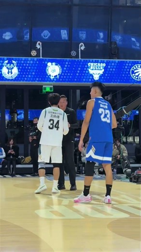 雙雙走步!場上裁判吹罰有沒有問題？ #籃球 #basketball