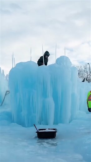 The magic doesn’t build itself… Shoutout to the legends behind the scenes. 💪❄️ #icecastles #winterseason #craftingart #winterwonderland #familyfun #stepintomagic #15YearsofMagic #wintervibes | Ice Castles