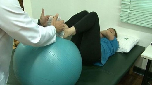 Fisioterapia auxilia recuperação de pessoas com esclerose múltipla