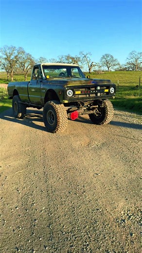 🫡🫡🫡 #4x4 #countryroads #chevy #trucks #oldtruck