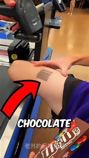 Man Pays for Chocolate Using a Barcode Tattoo 😱