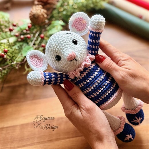 Cozy Mouse Crochet Pattern, Amigurumi Mouse PDF Tutorial, Holiday Plush Toy - Etsy
