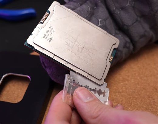 Совершенно новый для Intel процессор. Ещё не представленный Sapphire Rapids подвергли скальпингу и сфотографировали под микроскопом