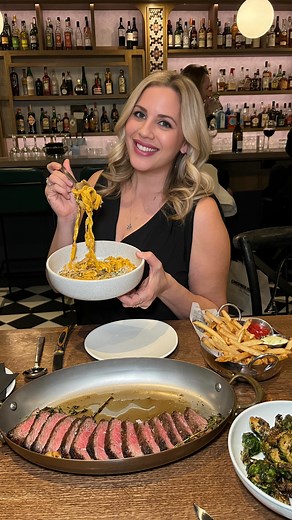 ⚜️THE ELIZA JANE HOTEL✨ This boutique hotel is walking distance to the French Quarter and it’s gorgeous 🤩 It offers an amazing French Brasserie restaurant, bar and comfy spacious rooms. Definitely a must stay when in New Orleans! @theelizajanenola 📍315 Magazine St. @couvant_nola #carlapesono #eaternola #bestfoodfeed #bestfoodneworleans #neworleanshotel #elizajanehotel #couvant #besthotelneworleans #oysters #nolahotel #louisianafood #neworleansinfluencer #neworleans #louisianaculture #neworlean