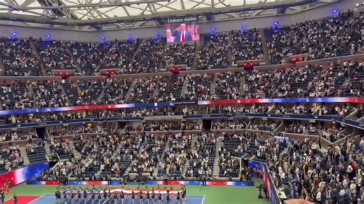 🎾TRUMP BOOED AT U.S. OPEN 🗣️ Can’t edit it all out — boos can be heard as the President arrives and when shown on the Jumbotron during the National Anthem. Extra security for the President delayed start times for the US Open men's final between Carlos Alcaraz and Jannik Sinner | Mercado Media