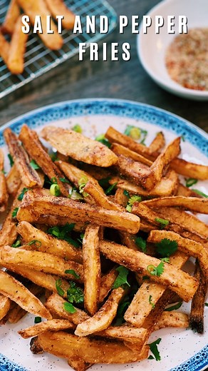 Tiffy Cooks 🥟 Easy Recipes on Instagram: "Did you hear that CRUNCH? Super CRISPY and savory Salt and Pepper Fries is seriously a must-try recipe that is easy to make at home! The fries are fried till crispy on the outside while fluffy on the inside, and it is then seasoned with my secret addicting salt and pepper seasoning. Full recipe in bio ❤️ #fries #crispy #salt #pepper #crunch #vegetarian #potato #vegetarianrecipes #cookingvideo #homecooking"