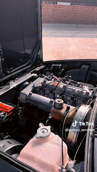 Alfetta GTV 2.0 Twin cam. Side exit exhaust, momo steering wheel and campagnolo rims. A true classic Alfa Romeo🍀 #alfaromeo #gtv #twincam #2litre #autopitstop #powerflowexhaustsrandburg #classiccar