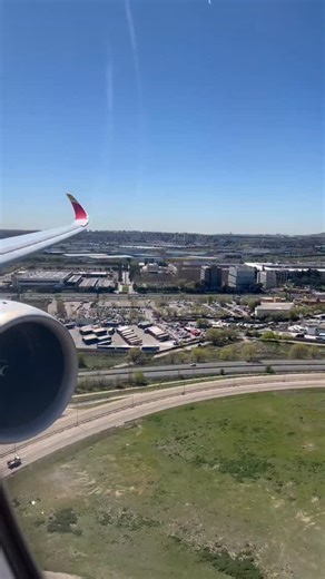 Madrid-Barajas-Airport on Instagram: "ATERRIZAJE ESPECTACULAR AEROPUERTO ADOLFO SUÁREZ MADRID BARAJAS #aviones #avion #airport"