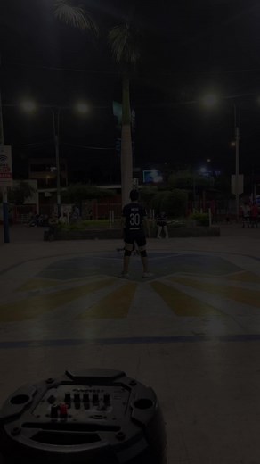 Un poco inseguro de los pasos pero prometo hacerlo mejor🫰🏻❤️‍🔥 Psdt: casi le saco la chch al niño:v#fyp #foryou #caporales #caporal #esenciaardiente #lima