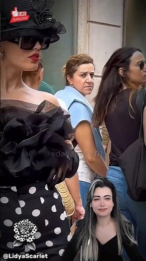 ❤️ Retro Style Woman Taking Everyone Back to the 70s! #streetstyle #70svibes