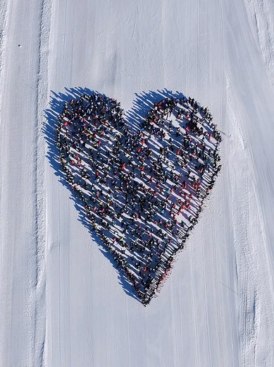 Hommage du Ski Club de Crans-Montana aux Victimes