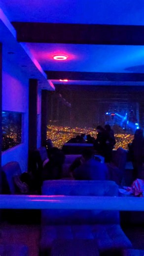 La Discoteca con la mejor vista de La Paz 🙌 Free Cover waway no te la puedes perder 🦝 Nimbus Discoteca #discotecas #discotecaslapaz #lapazbolivia #quevisitar #quehacer #LaPaz #Bolivia | Mapache Viajero