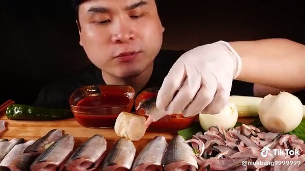 Cá Trích: Món Ngon Đặc Sắc Trong Mukbang Hàn Quốc