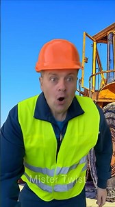 When Heavy Equipment Loses Control 💀