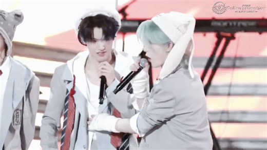 就这样目不转睛的看着你