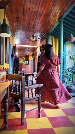 Posada Belen Museo Inn 🏡✨ ¿Te imaginás hospedarte en una casa de 149 años en pleno Centro Histórico? Por Q250 a Q350 la noche podés quedarte en este rincón lleno de historia, con 9 habitaciones distintas, decoración chapina y un jardín perfecto para fotos. 🌿📸 Francesca lo administra desde los años 70 y hasta cocina desayunos caseros (Q50–Q60) que te hacen sentir en casa. 🍳 📍 13 Calle A 10-30, Zona 1, Ciudad de Guatemala 📧 Solo bajo reserva: posadabelen@gmail.com #CentroHistoricoGT #Zona1Gu