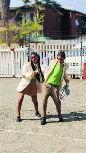With ma'bestie.! Vicy RSA‪@beekaythe_dancer‬ 🥺🥺🥺🔥🔥❤️ #dancechallenge #lekompooneway #shorts #fyp