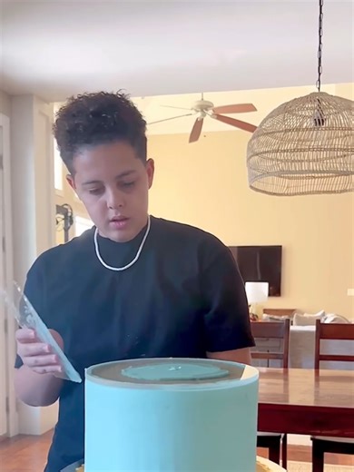 The correct way to make a cake #makecake #pawpatrol #three #homebaker #cakedecorator