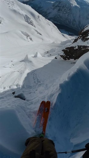 One hit wonder from The Pinnacle video🐇 This line was a hell of a lot harder to get up than to get down. Almost vertical powder is a lot tricker to navigate on the uphill😮‍💨 Climbing tools: 🪓 @grivel ghost tech 🐡 @grivel g-rider crampons 🛸 @auftriib cramplifier Riding tools: 🎿 @blackcrows_skis draco 👢 @scarpa_world 4-Quattro Pro 🗜️ @atkbindings FR15 EVO Shot on @gopro hero13 with the MAX lens mode. Filmed in 1:1 so it works both IG and YouTube. | Nikolai Schirmer