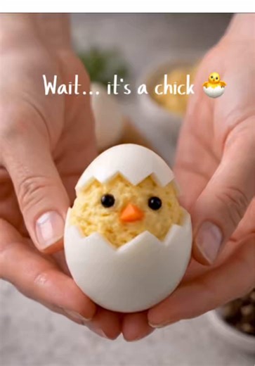 Looking for similar Easter decor and kitchen tools? You’ll find everything in my profile ✨ These adorable deviled egg chicks are the cutest Easter food idea for spring tables, Easter brunch, and festive Easter gatherings. #HomeByTheSeason #EasterFood #EasterFoodIdeas #EasterAppetizers #EasterBrunch