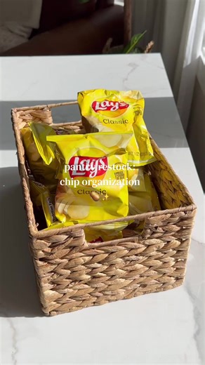 restocking my pantry chips section 🥔✨ organizing restocking my chips so everything is easy and aesthetic 🤍🍿 #pantryorganization #pantryreset #snackorganization #pantrygoals #hometok