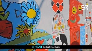 🙌 || ¡Una increíble muestra de Diversidad Cultural! En la Escuela Primaria Bilingüe Emiliano Zapata, niños de Oaxaca, Tlaxcala, Veracruz y Puebla celebran sus raíces con el proyecto "Soy puro mexicano", donde pintan un mural frente al Parque Industrial de la 5 de Mayo.🎨🌎 #Cultura #CulturaMexicana #Raíces #Educación | Cinco Radio Comunicación Efectiva