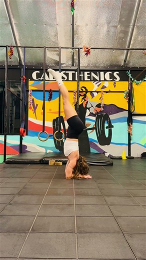 full #pinchamayurasana press!!! Did crazy compression drills before. Comment if u want to try too