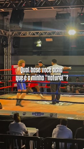 _Canelinho on Instagram: "Depois que eu aprendi bem os fundamentos do Boxe e fiquei confortável lutando na minha base natural, comecei a explorar lutar de base trocada. Por quê? Porque eu entendi que dentro do ringue tem situações em que, mesmo você não sendo tão bom numa base quanto na sua original, trocar pode te favorecer simplesmente pela combinação de estilos. Comecei a treinar assim por isso, e de fato, sinto que lido muito melhor com diferentes adversidades desde então. Mas agora quero ve